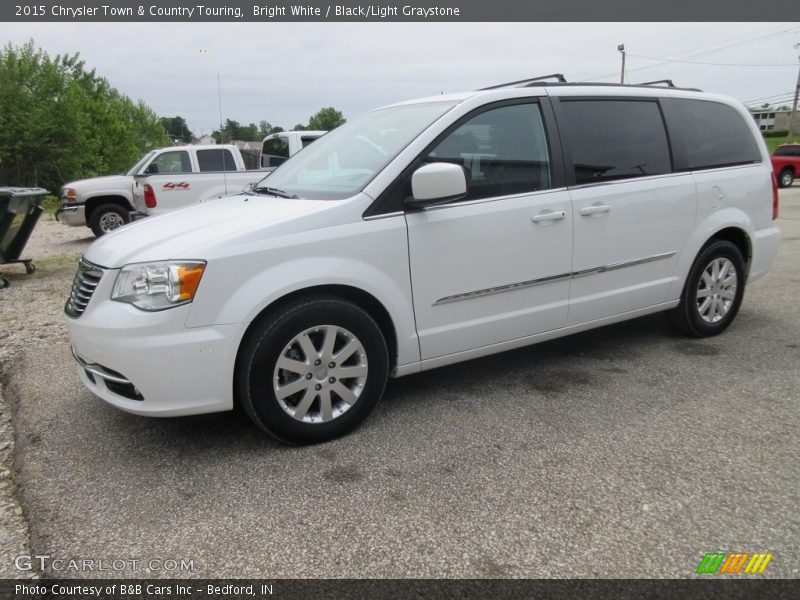 Front 3/4 View of 2015 Town & Country Touring