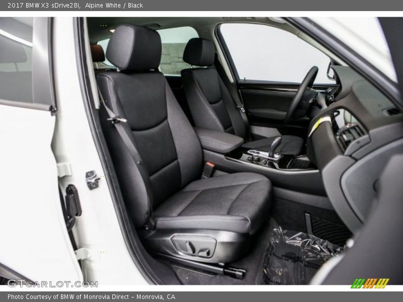 Alpine White / Black 2017 BMW X3 sDrive28i