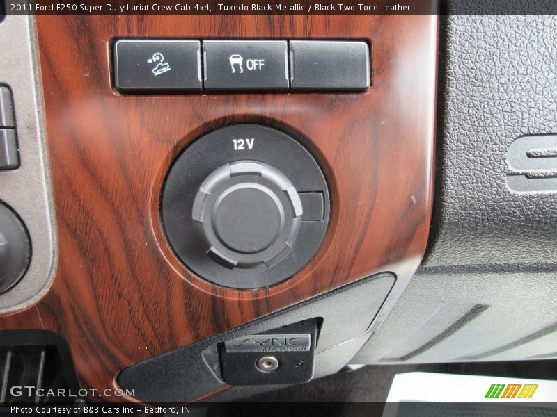 Tuxedo Black Metallic / Black Two Tone Leather 2011 Ford F250 Super Duty Lariat Crew Cab 4x4