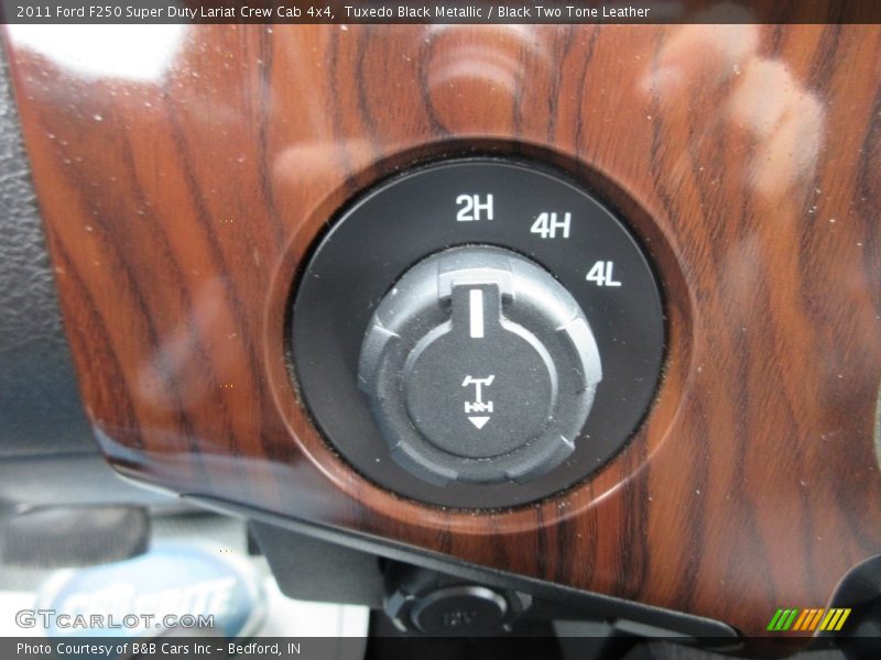 Tuxedo Black Metallic / Black Two Tone Leather 2011 Ford F250 Super Duty Lariat Crew Cab 4x4
