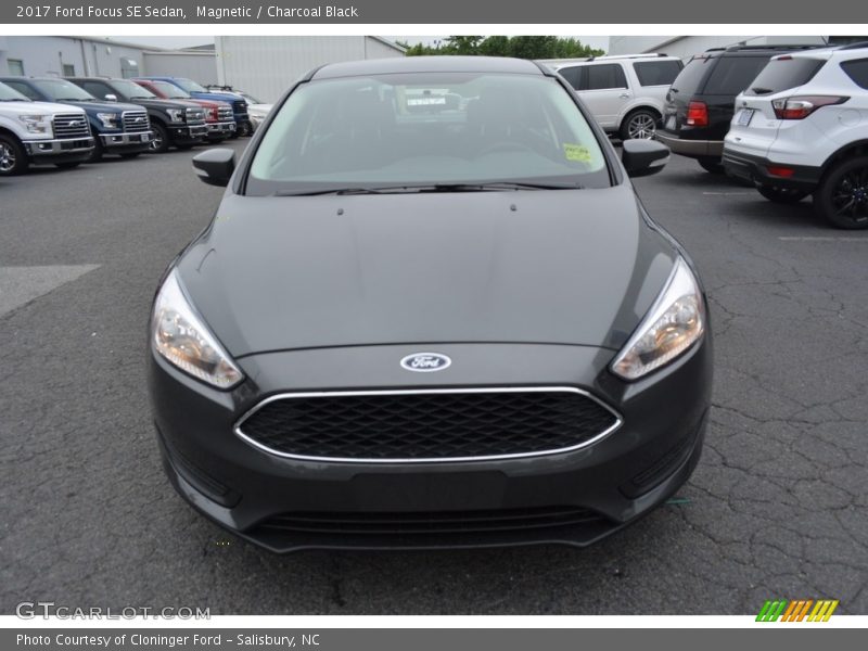Magnetic / Charcoal Black 2017 Ford Focus SE Sedan