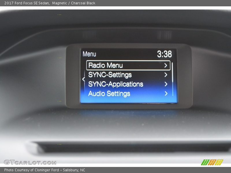 Magnetic / Charcoal Black 2017 Ford Focus SE Sedan