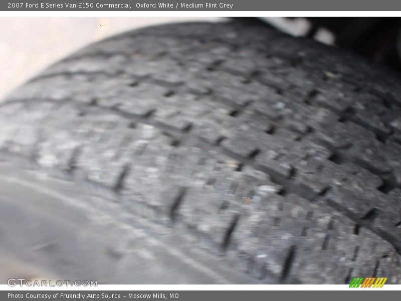 Oxford White / Medium Flint Grey 2007 Ford E Series Van E150 Commercial
