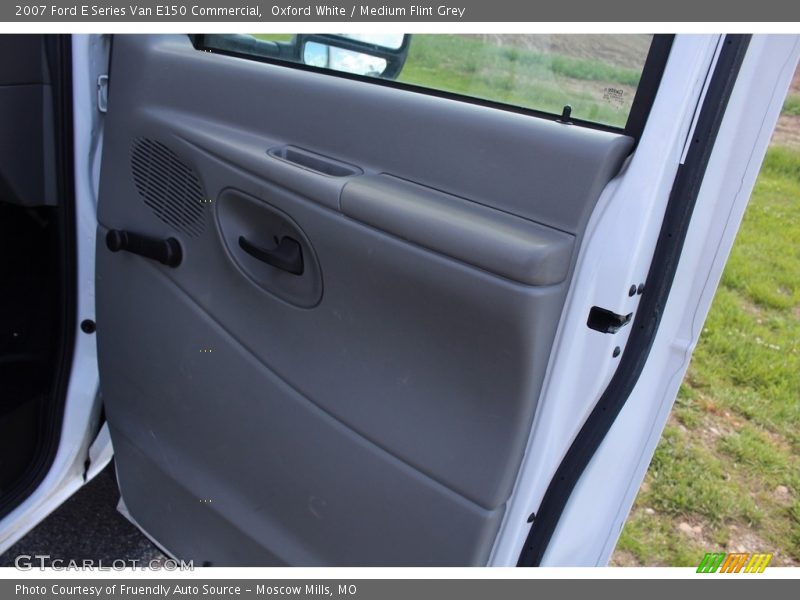 Oxford White / Medium Flint Grey 2007 Ford E Series Van E150 Commercial