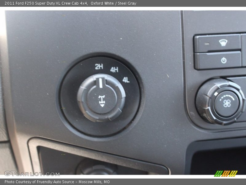 Oxford White / Steel Gray 2011 Ford F250 Super Duty XL Crew Cab 4x4