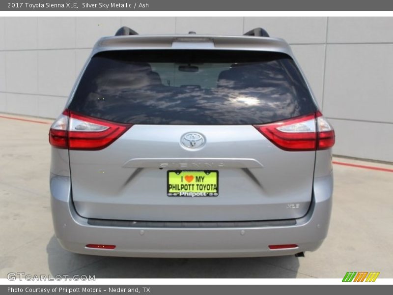 Silver Sky Metallic / Ash 2017 Toyota Sienna XLE