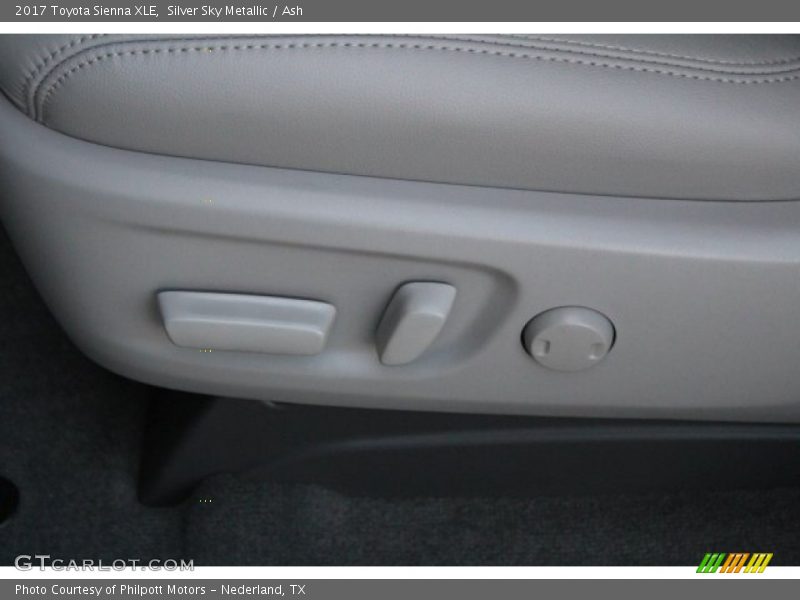 Silver Sky Metallic / Ash 2017 Toyota Sienna XLE