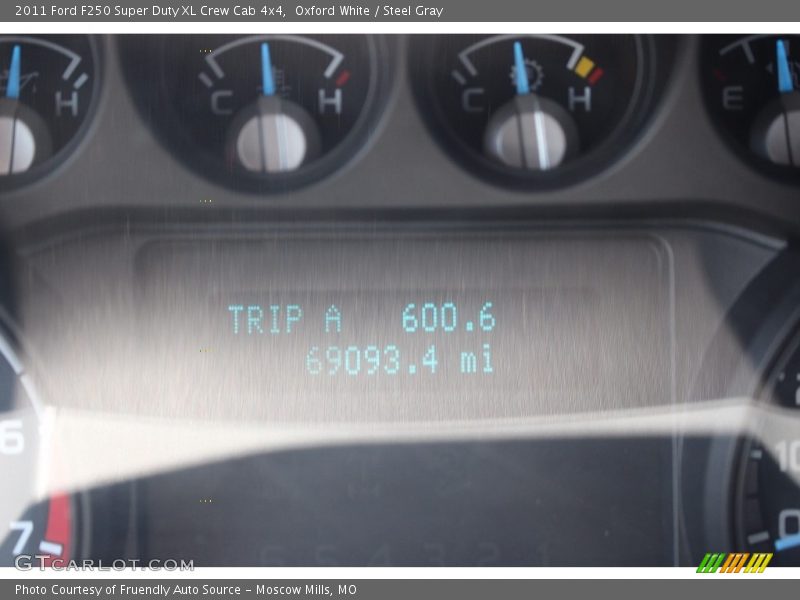 Oxford White / Steel Gray 2011 Ford F250 Super Duty XL Crew Cab 4x4