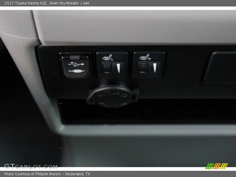 Silver Sky Metallic / Ash 2017 Toyota Sienna XLE