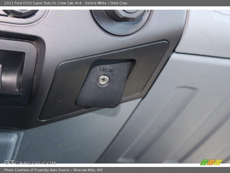 Oxford White / Steel Gray 2011 Ford F250 Super Duty XL Crew Cab 4x4