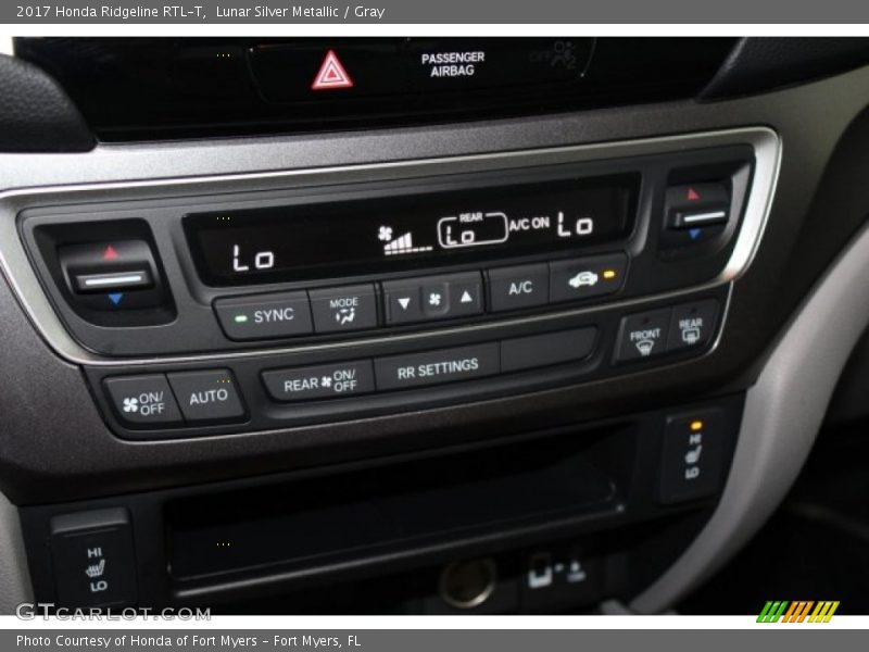 Lunar Silver Metallic / Gray 2017 Honda Ridgeline RTL-T