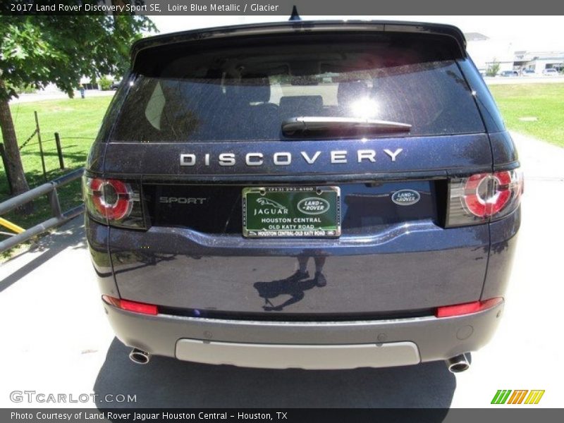 Loire Blue Metallic / Glacier 2017 Land Rover Discovery Sport SE