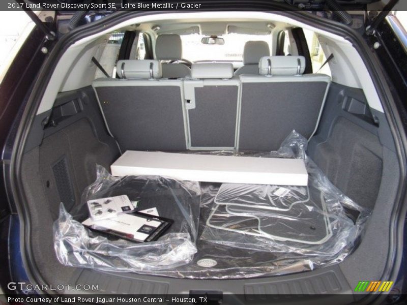 Loire Blue Metallic / Glacier 2017 Land Rover Discovery Sport SE