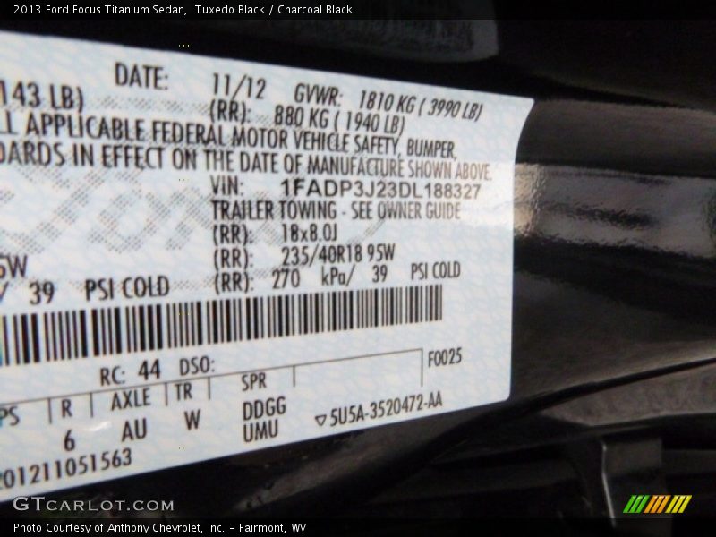 Tuxedo Black / Charcoal Black 2013 Ford Focus Titanium Sedan