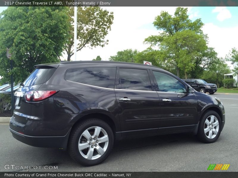 Tungsten Metallic / Ebony 2017 Chevrolet Traverse LT AWD