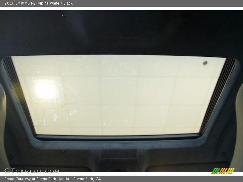Alpine White / Black 2016 BMW X6 M