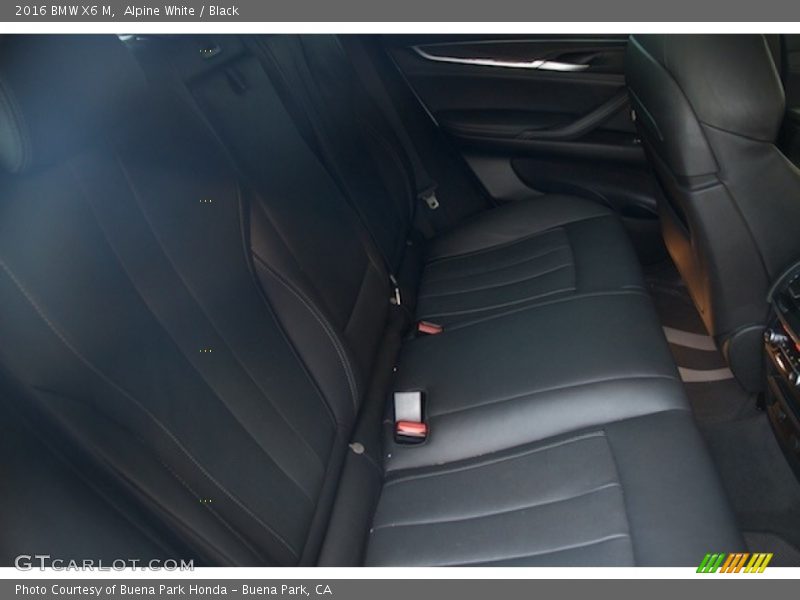 Alpine White / Black 2016 BMW X6 M