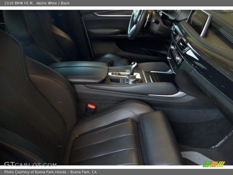Alpine White / Black 2016 BMW X6 M