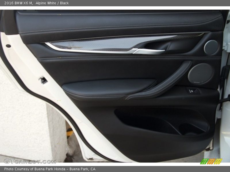 Alpine White / Black 2016 BMW X6 M