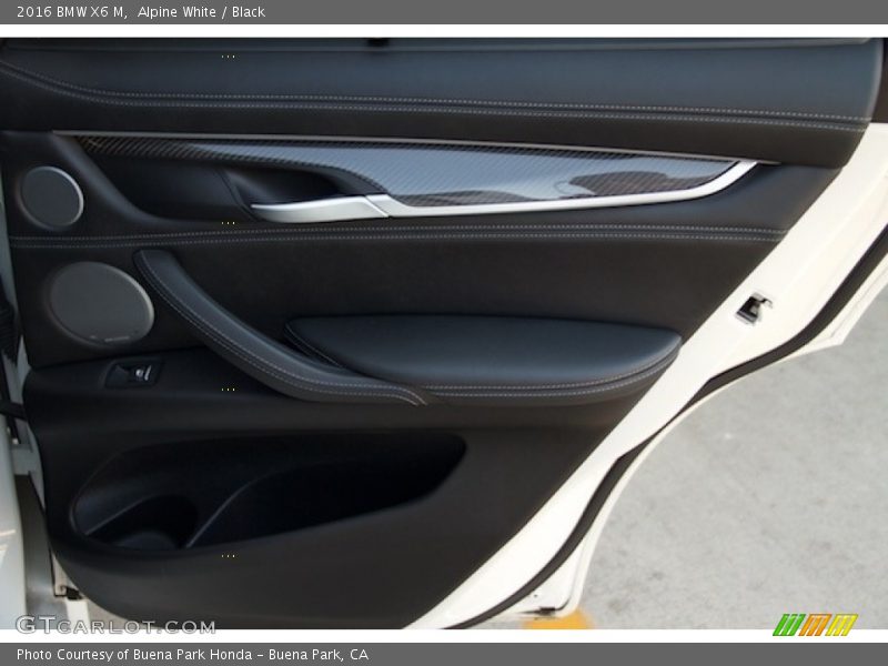 Alpine White / Black 2016 BMW X6 M