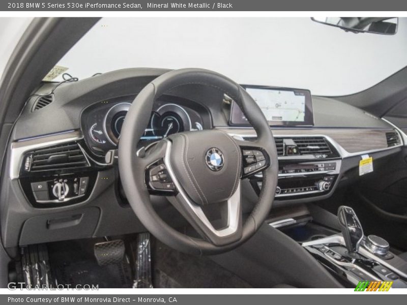 Mineral White Metallic / Black 2018 BMW 5 Series 530e iPerfomance Sedan