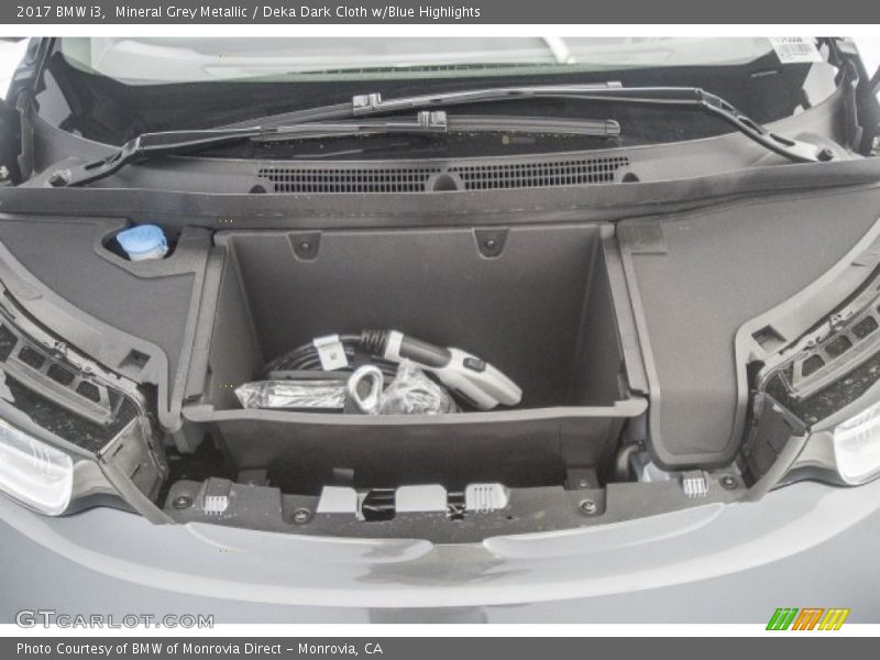 Mineral Grey Metallic / Deka Dark Cloth w/Blue Highlights 2017 BMW i3