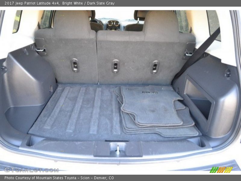 Bright White / Dark Slate Gray 2017 Jeep Patriot Latitude 4x4