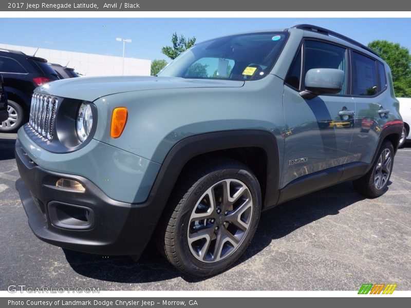 Front 3/4 View of 2017 Renegade Latitude