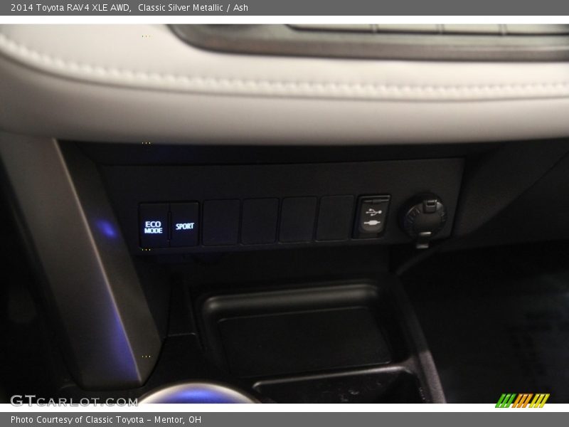 Classic Silver Metallic / Ash 2014 Toyota RAV4 XLE AWD