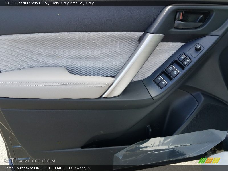 Dark Gray Metallic / Gray 2017 Subaru Forester 2.5i