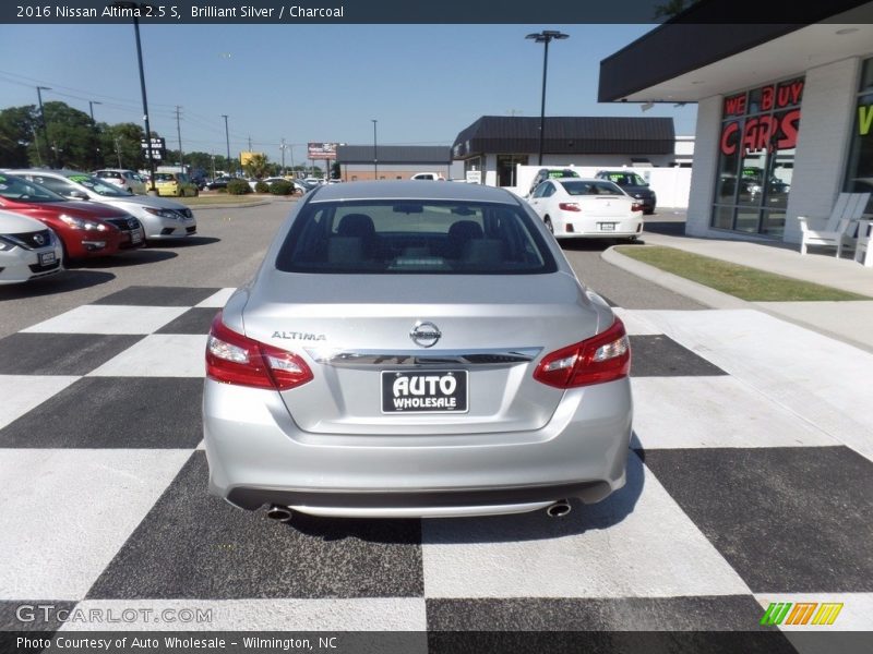 Brilliant Silver / Charcoal 2016 Nissan Altima 2.5 S