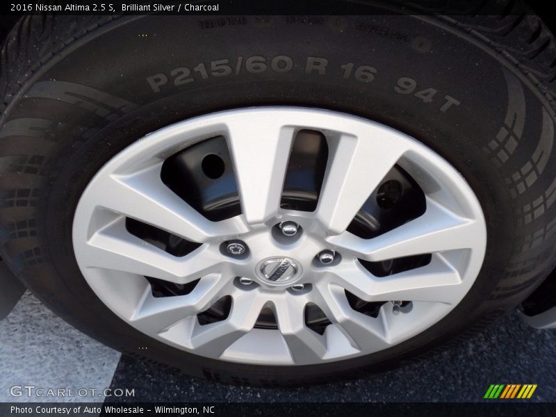 Brilliant Silver / Charcoal 2016 Nissan Altima 2.5 S