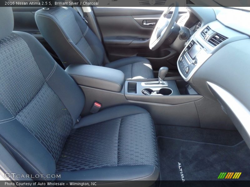 Brilliant Silver / Charcoal 2016 Nissan Altima 2.5 S