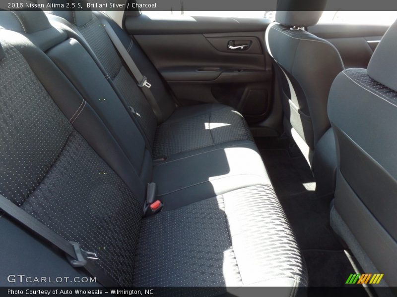 Brilliant Silver / Charcoal 2016 Nissan Altima 2.5 S
