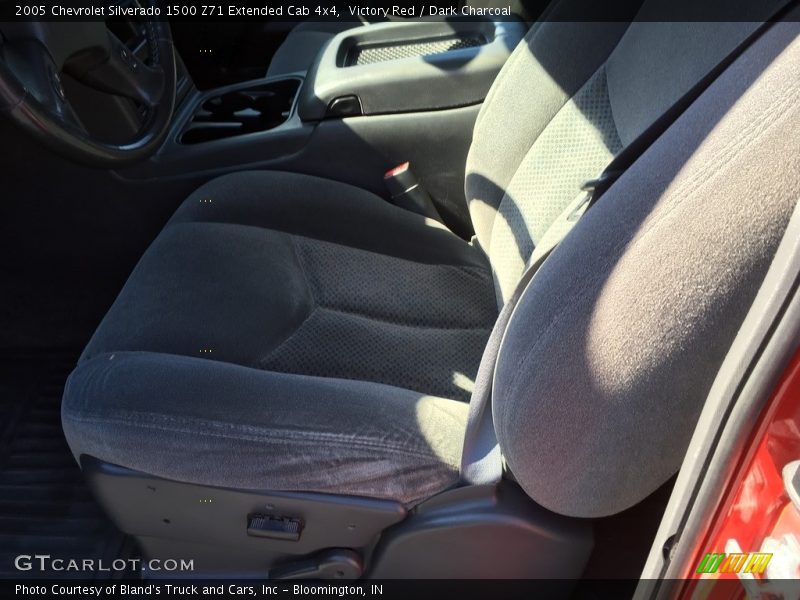 Victory Red / Dark Charcoal 2005 Chevrolet Silverado 1500 Z71 Extended Cab 4x4
