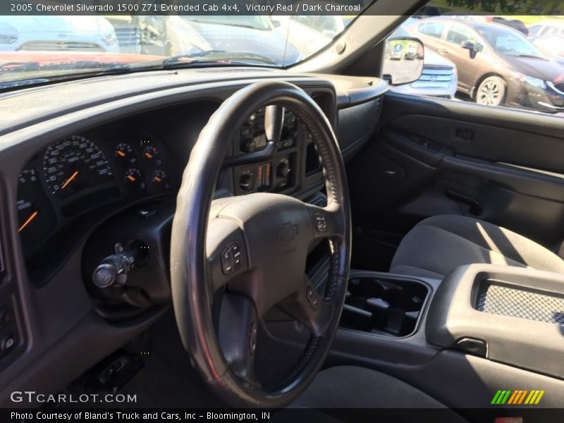 Victory Red / Dark Charcoal 2005 Chevrolet Silverado 1500 Z71 Extended Cab 4x4