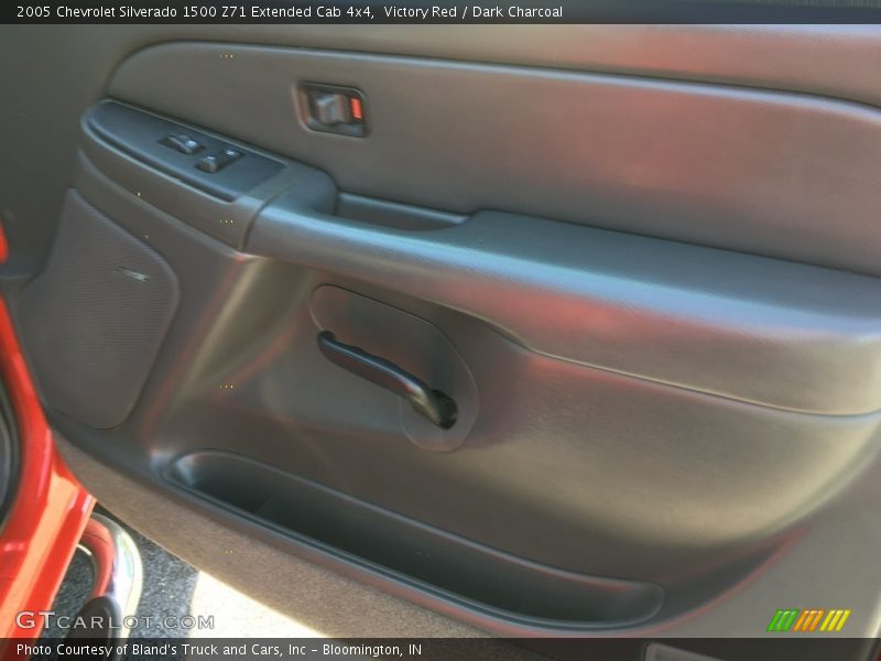 Victory Red / Dark Charcoal 2005 Chevrolet Silverado 1500 Z71 Extended Cab 4x4
