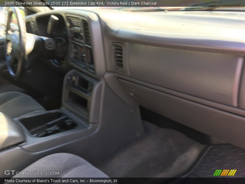 Victory Red / Dark Charcoal 2005 Chevrolet Silverado 1500 Z71 Extended Cab 4x4