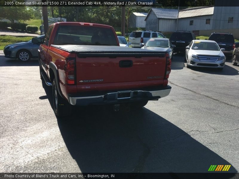 Victory Red / Dark Charcoal 2005 Chevrolet Silverado 1500 Z71 Extended Cab 4x4