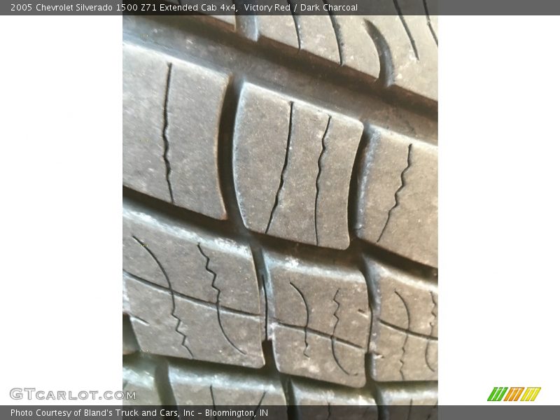 Victory Red / Dark Charcoal 2005 Chevrolet Silverado 1500 Z71 Extended Cab 4x4