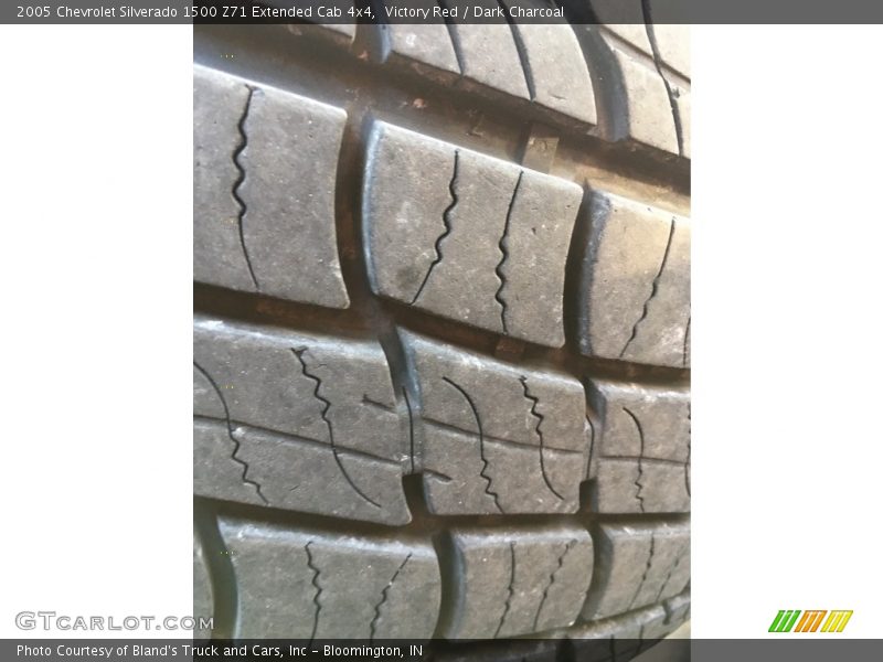 Victory Red / Dark Charcoal 2005 Chevrolet Silverado 1500 Z71 Extended Cab 4x4