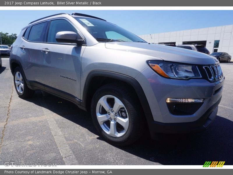 Front 3/4 View of 2017 Compass Latitude