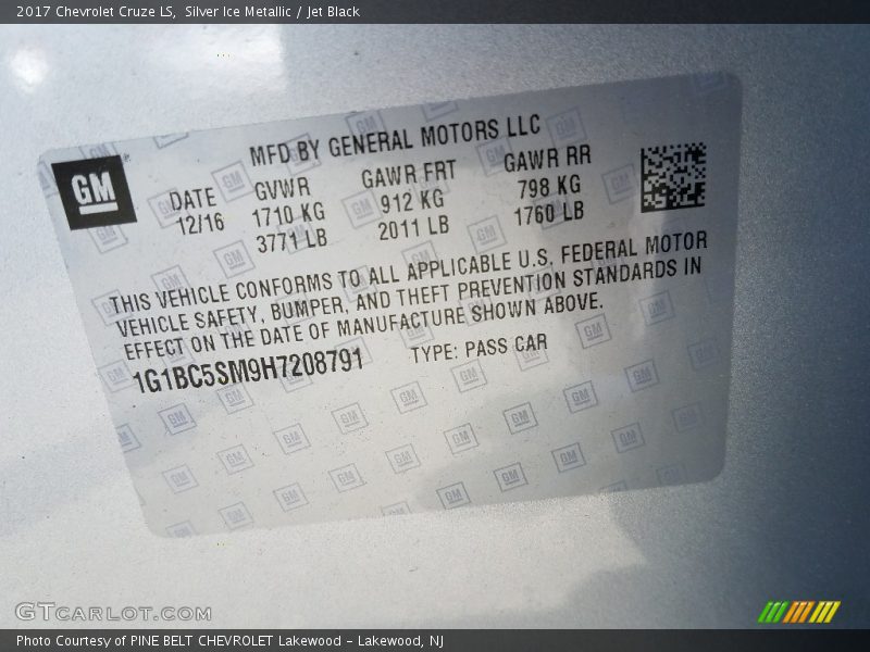 Silver Ice Metallic / Jet Black 2017 Chevrolet Cruze LS