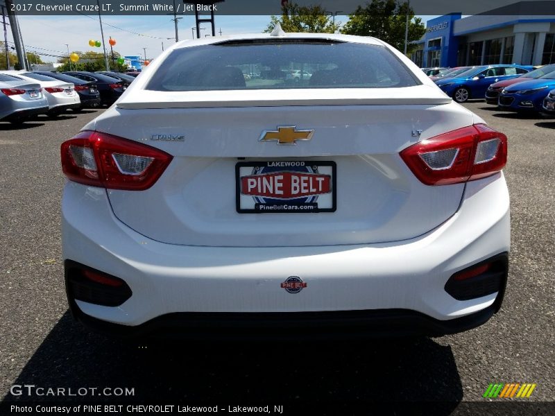 Summit White / Jet Black 2017 Chevrolet Cruze LT