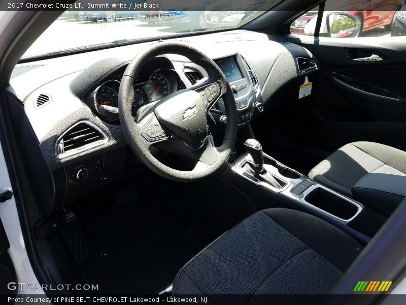 Summit White / Jet Black 2017 Chevrolet Cruze LT