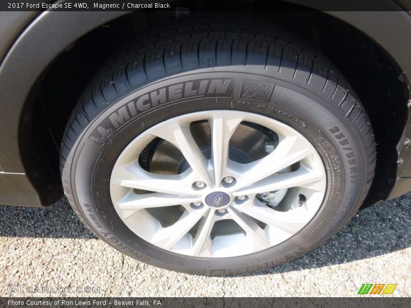 Magnetic / Charcoal Black 2017 Ford Escape SE 4WD