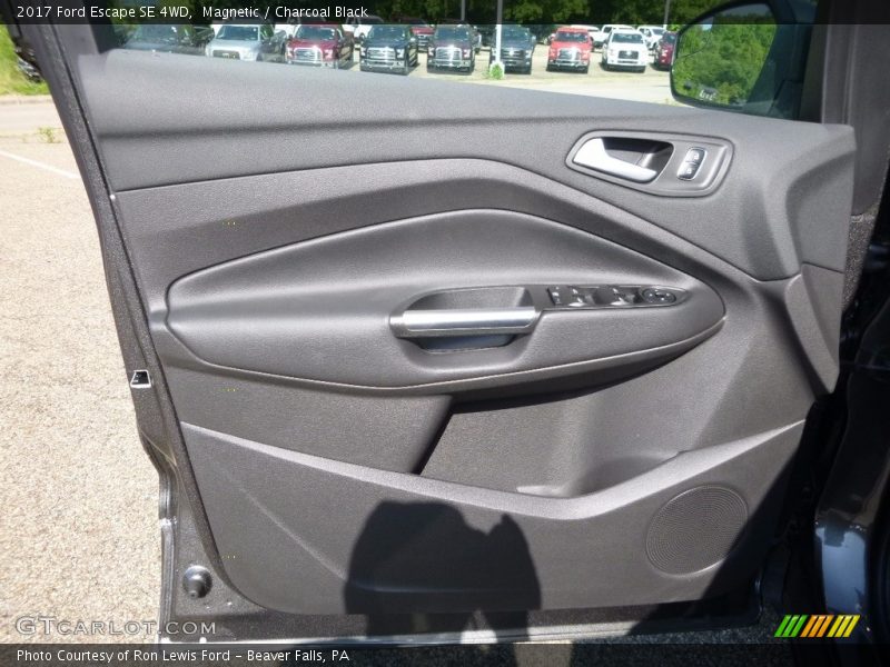 Magnetic / Charcoal Black 2017 Ford Escape SE 4WD