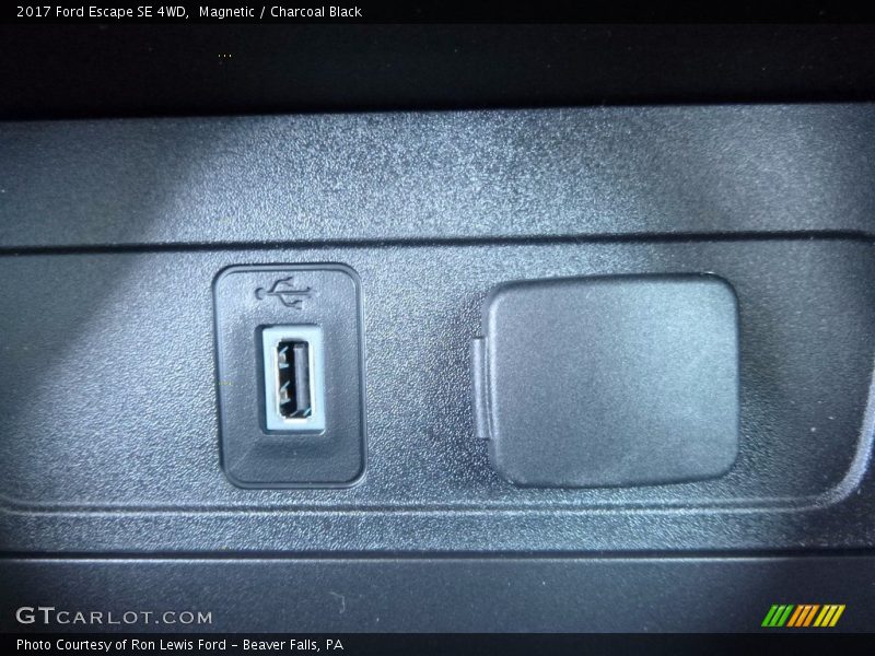 Magnetic / Charcoal Black 2017 Ford Escape SE 4WD