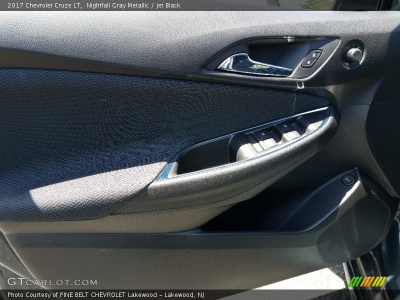 Nightfall Gray Metallic / Jet Black 2017 Chevrolet Cruze LT