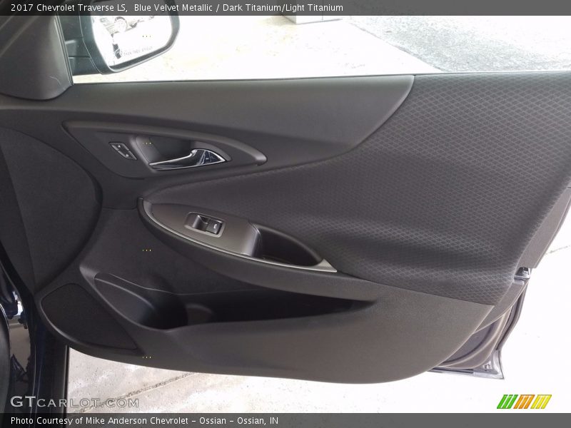 Blue Velvet Metallic / Dark Titanium/Light Titanium 2017 Chevrolet Traverse LS